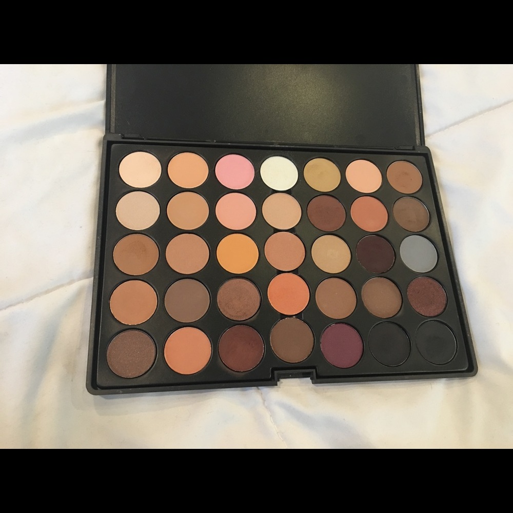Crown 35 eyeshadow palette